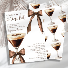 Eine Brille in einem Tini Bit Martini-Brautparty Einladung