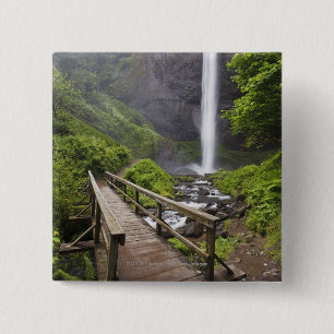 Eine Brücke in Columbia River und Latourell Fäll Button