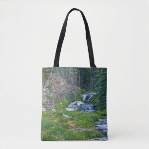 Eine Buck-Erholung an einem Kaskadenfluss Tasche
