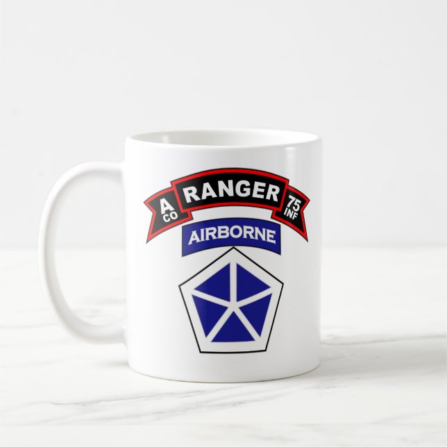 Eine Co, 75. Infanterie - Förster - im Flugzeug, Kaffeetasse (Links)