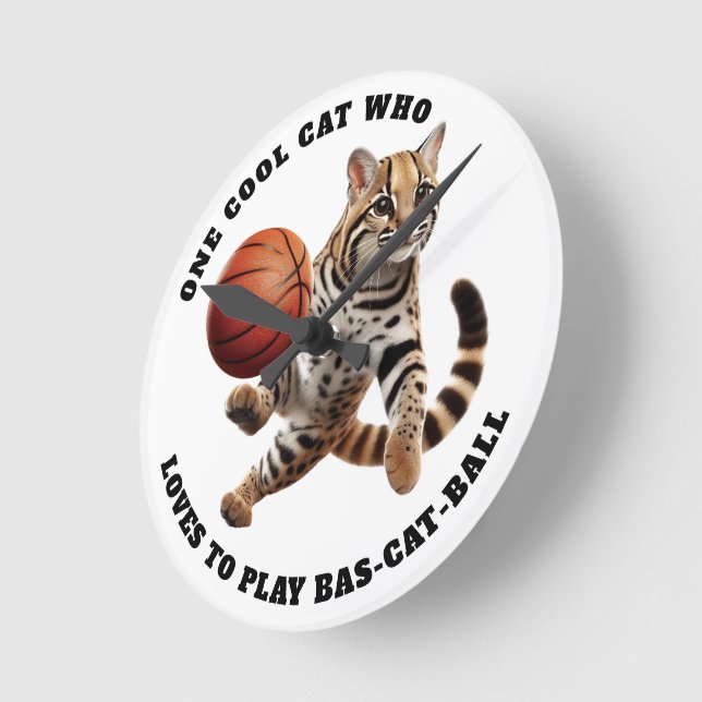 Eine Coole Katze, die Lieben hat, Bas-Cat-Ball zu  Runde Wanduhr (Winkel)