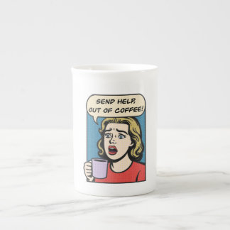 Eine Dame braucht ihren Kaffee, um Hilfe aus dem K Prozellantasse