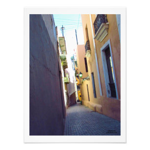 Eine einsame Straße im alten San Juan Fotodruck