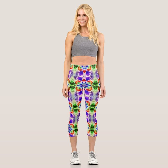 Eine elegante, vielfarbige Oberteil aus Stoff Capri Leggings (Vorderseite)