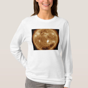 Eine enorme X-klasse Sonneneruption bricht auf dem T-Shirt