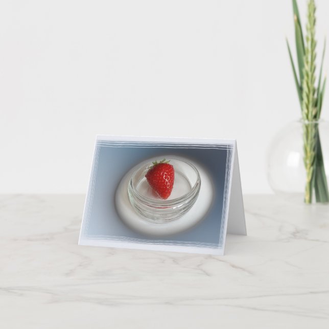 Eine Erdbeere in einer Tasse Karte (Vorderseite)