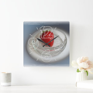 Eine Erdbeere in einer Tasse Quadratische Wanduhr