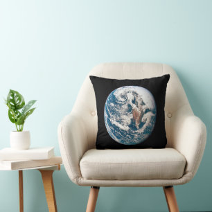 Eine Erde, die aus der Apollo 10 Raumsonde stammt. Kissen