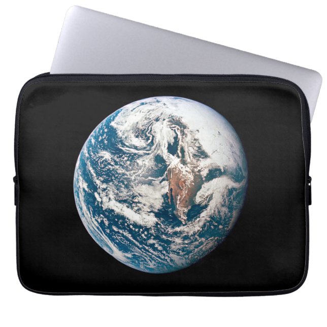 Eine Erde, die aus der Apollo 10 Raumsonde stammt. Laptopschutzhülle (Vorderseite)