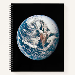 Eine Erde, die aus der Apollo 10 Raumsonde stammt. Notizbuch