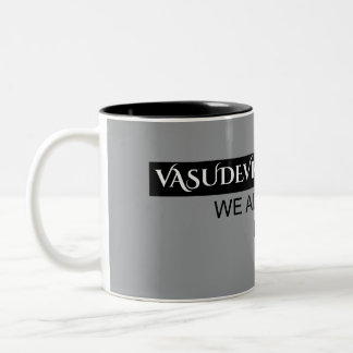 "Eine Erde. Ein Geist. Eine Familie." Zweifarbige Tasse