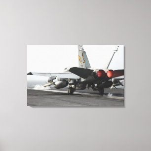 Eine F/A-18C Hornisse startet vom Führerraum 2 Leinwanddruck