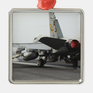 Eine F/A-18C Hornisse startet vom Führerraum 2 Silbernes Ornament