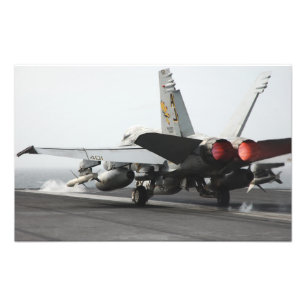 Eine F/A-18C Hornisse startet vom Führerraum Fotodruck