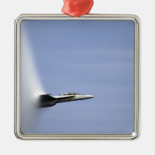 Eine F/A-18E Superhornisse erreicht die Silbernes Ornament