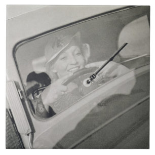 Eine fahrende Frau, c.1930s (Rastertiefdruck) Fliese