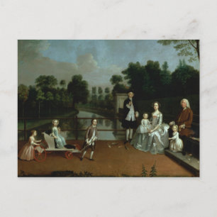 Eine Familiengruppe auf einer Terrasse im Garten,  Postkarte