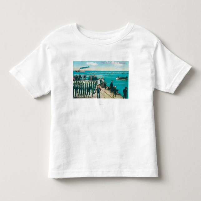 Eine Fischen-Szene mit einem enormen Fang Kleinkind T-shirt (Vorderseite)