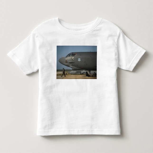 Eine Flugbesatzung der US Air Force bereitet eine  Kleinkind T-shirt (Vorderseite)