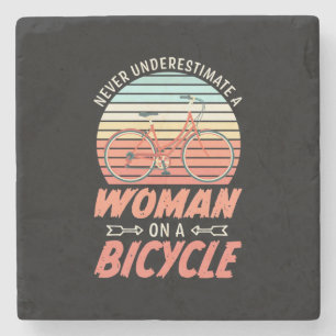 Eine Frau auf dem Fahrrad Steinuntersetzer