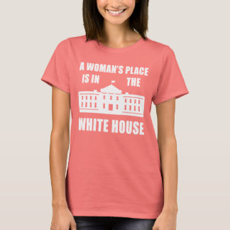 "EINE FRAU BEFINDET SICH IM WEISSEN HAUS" T-Shirt