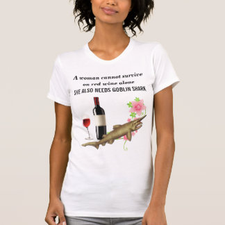 Eine Frau benötigt Koboldhaifisch T-Shirt