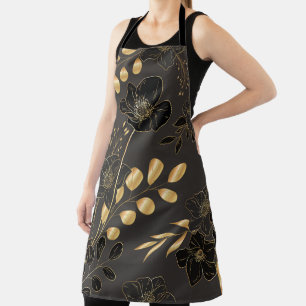 Eine Frau, die eine schwarze Schürze mit elegantem