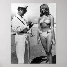 Eine Frau in einem Bikini Poster