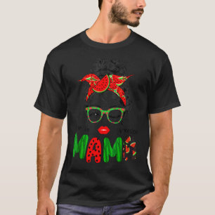 Eine Frau in einem Melon Mama Messy Bun Watermelon T-Shirt