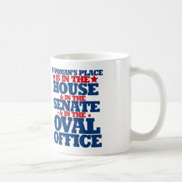 Eine Frau ist im Haus und im Senat. Kaffeetasse