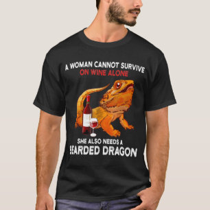 Eine Frau kann nicht allein auf Wein mit bärtendem T-Shirt