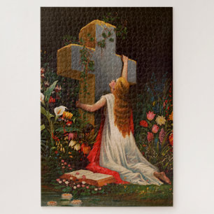 Eine Frau mit einem Kreuz betet