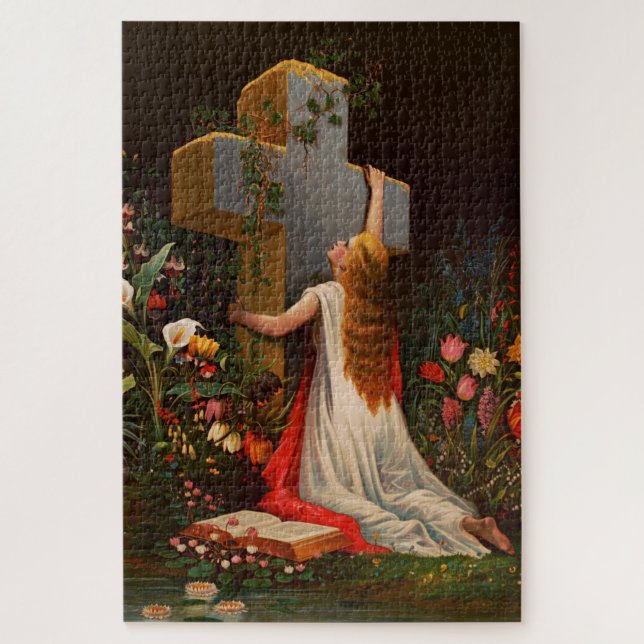 Eine Frau mit Kreuz betet. (Vertikal)