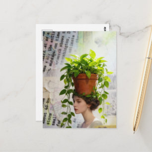 Eine Frau mit Zimmerpflanze auf dem Kopf Mixed Med Postkarte