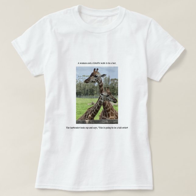 Eine Frau und eine Giraffe. T-Shirt (Design vorne)