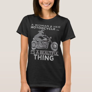 Eine Frau und ihr Motorrad Kunstgeschenk für Biker T-Shirt