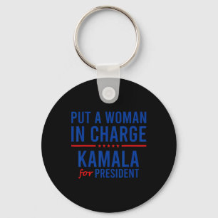 Eine Frau unter der Leitung von Kamala Harris demo Schlüsselanhänger