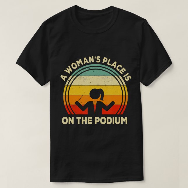 Eine Frauenwohnung befindet sich auf der Podiumsmu T-Shirt (Design vorne)
