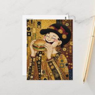 Eine fröhliche Dame mit einem Cheeseburger Postkarte