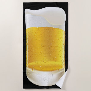 Eine frostige Tasse von Eiskalt-Sudsy-Bier Strandtuch