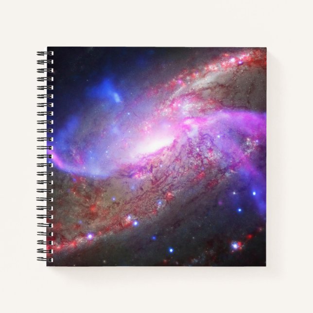 Eine galaktische Lichtshow in Spiralgalaxie Ngc 42 Notizbuch (Vorderseite)