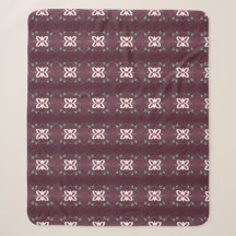 Eine geflochtene Decke mit Rot und Pflaume