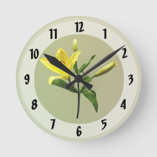 Eine gelbe Lilie Runde Wanduhr