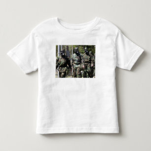 Eine Gruppe von Solar Challenge-Teilnehmern Kleinkind T-shirt