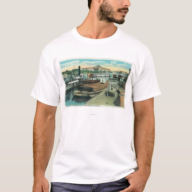 Eine Hafen-Verschiffen-Szene auf Sacramento River T-Shirt (Vorderseite)