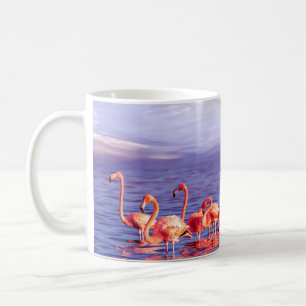 Eine Herde von schönen rosa Flamingos gegen eine P Kaffeetasse
