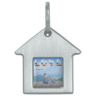 Eine herzerwärmende Szene, in der eine Frau liebev Tiermarke