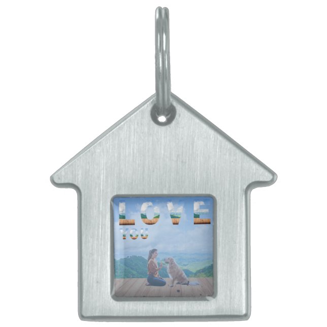 Eine herzerwärmende Szene, in der eine Frau liebev Tiermarke (Vorderseite)