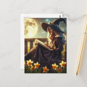 Eine Hexe liest nahe den Osterglocken in einer Vol Postkarte