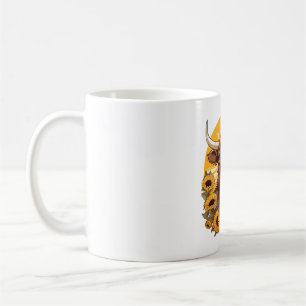 Eine Hochlandkuh-Illustration mit Sonnenblumen-Kla Kaffeetasse